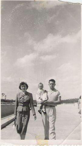 familypicb.jpg